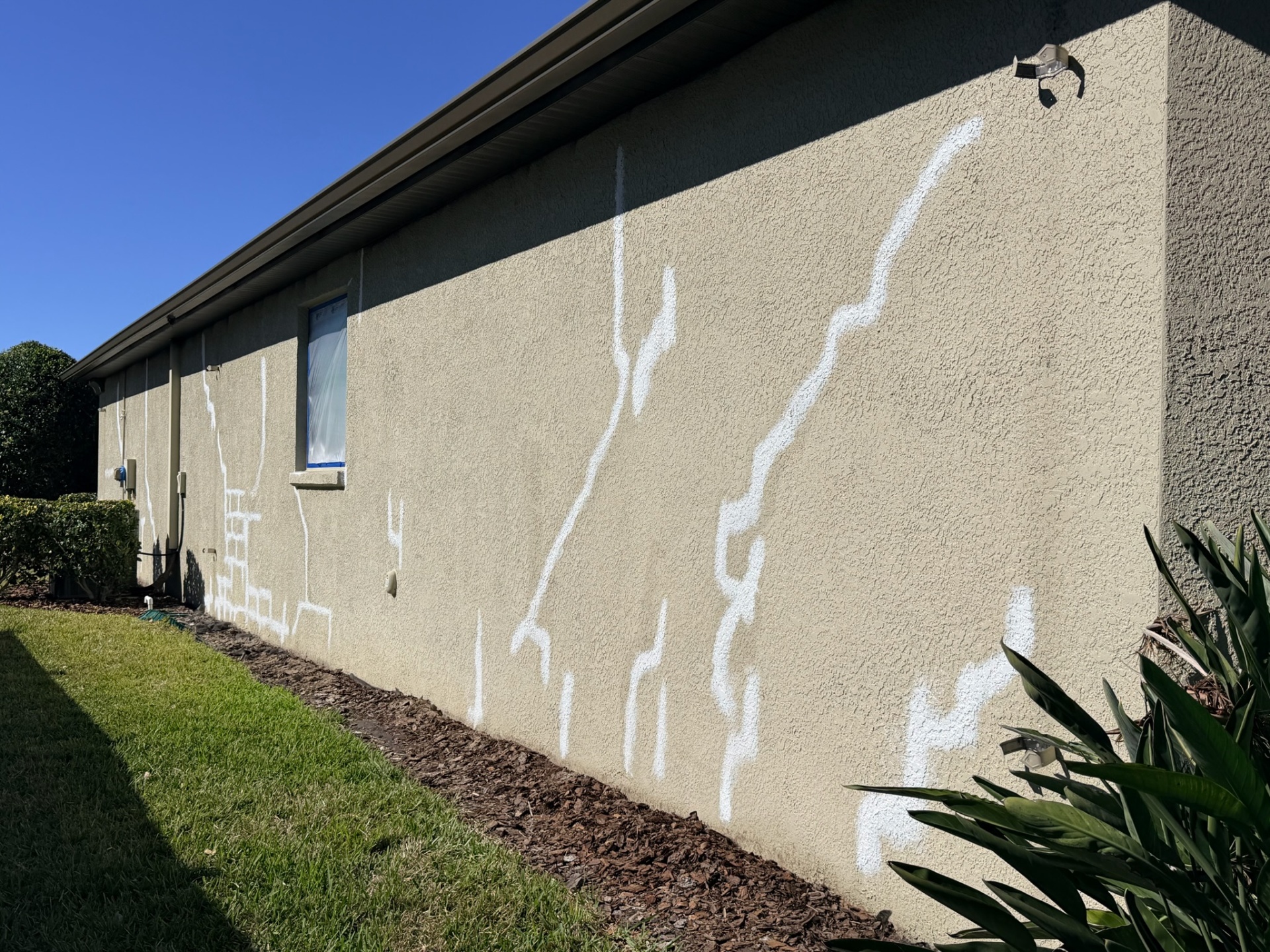 Exterior crack repair before painting Tampa - Premier Contractors FL